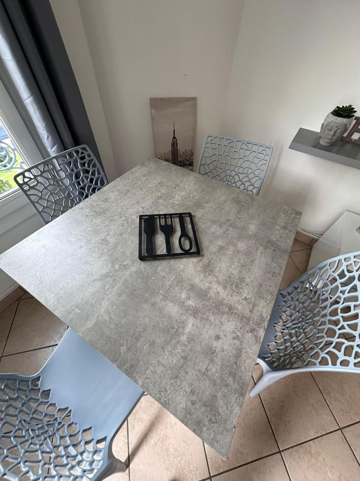 Appartement Dans Villa Roi Soleil อองทีบส์ ภายนอก รูปภาพ